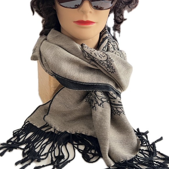 Black & Tan Paisley Pashmina Scarf /Wrap/Shawl | 70% Cashmere 30% Silk | 28”x66” - Picture 8 of 17